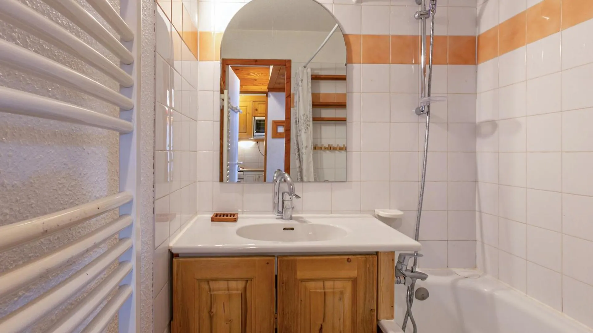 Studio Soigne Avec Wifi, Proche Centre Et Pistes - Fr-1-694-72 Val-d'Isere 0*,  France